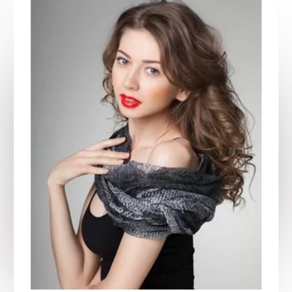 Sparkle Cream Silver Infinity Scarf Gorgeous Ivory & Silver Fashion Scarf - Picture 10 of 14